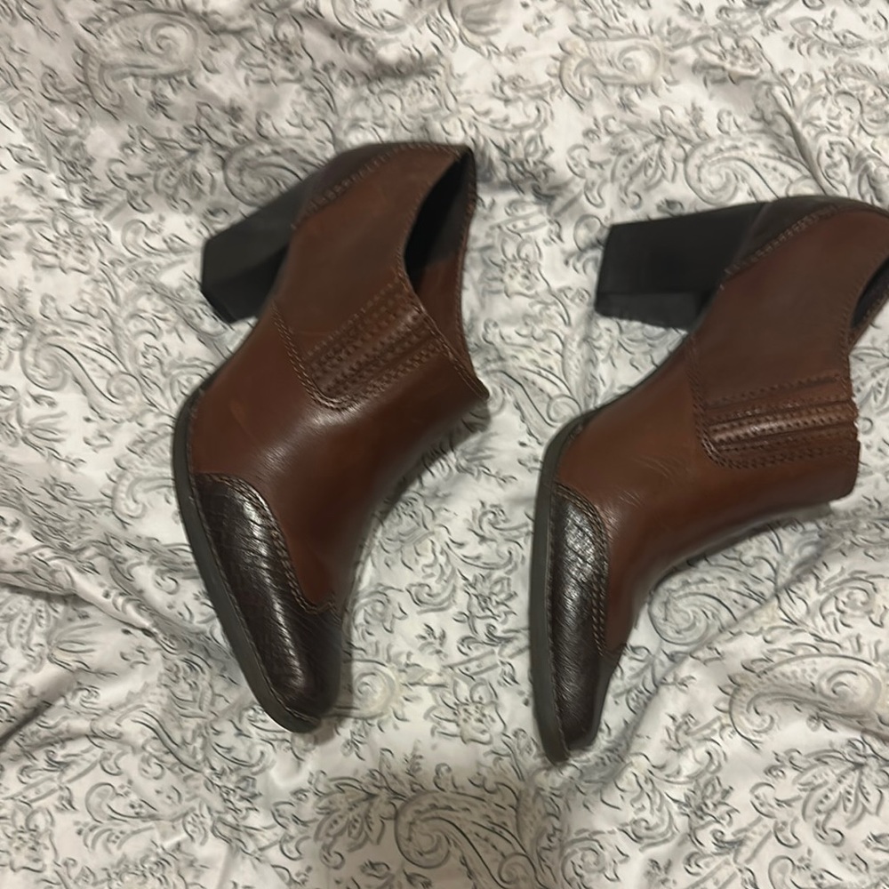 Coldwater Creek Claudia Brown Leather Booties | Slip-On Western Style | Size 6.5 - Picture 6 of 9